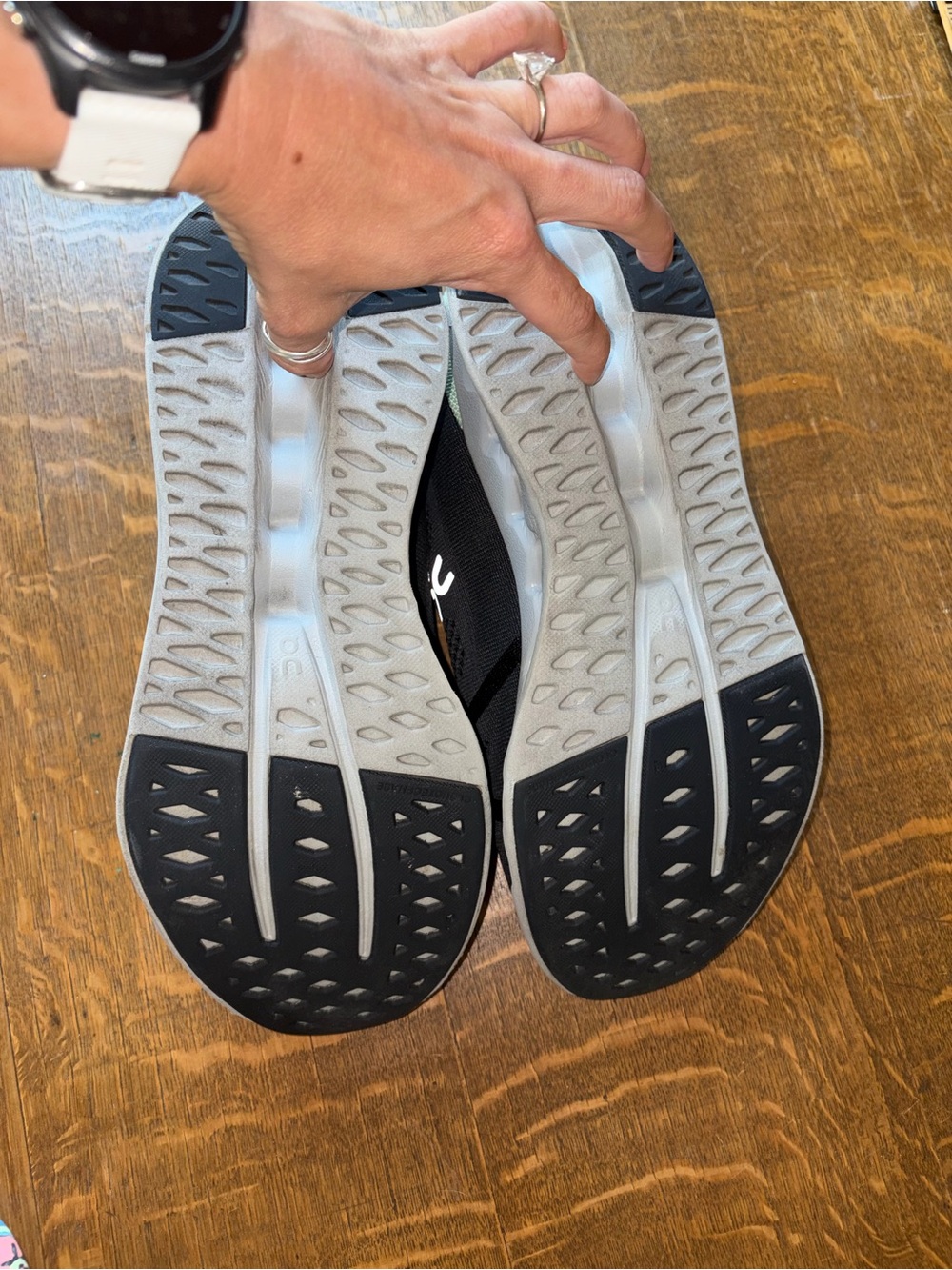 On Cloudsurfer running shoes - Picture 4 of 7
